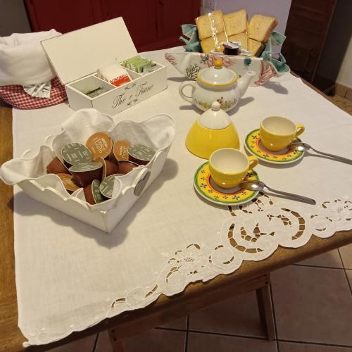 a table with a tea set and some cups and saucers at Casa Vacanze Eloise in Quartu SantʼElena