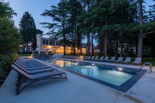 Piscina di Hotel Emaus o nelle vicinanze