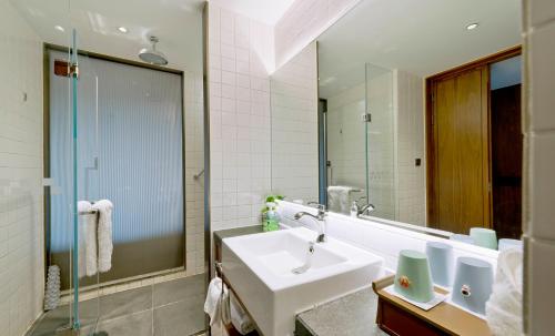 Bilik mandi di Narada ResortSpa Nanxun Giant