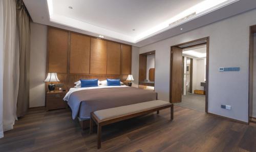 Katil atau katil-katil dalam bilik di Narada ResortSpa Nanxun Giant
