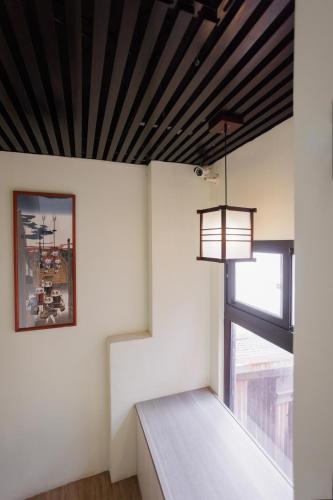 a room with a black and white ceiling and a window at 赤樓古巷民宿 6-12人可包棟 in Tainan
