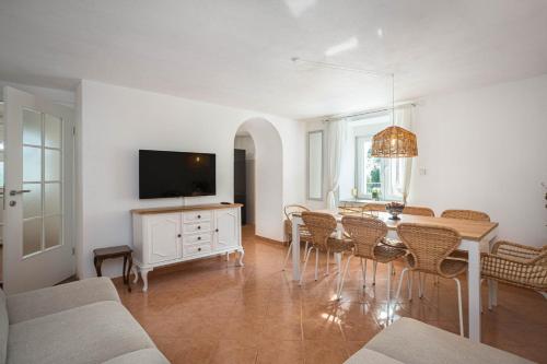 Φωτογραφία από το άλμπουμ του Holiday Home Saint Anthony - Heated pool σε Velika Cista