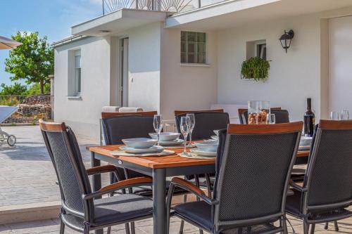 Φωτογραφία από το άλμπουμ του Holiday Home Saint Anthony - Heated pool σε Velika Cista