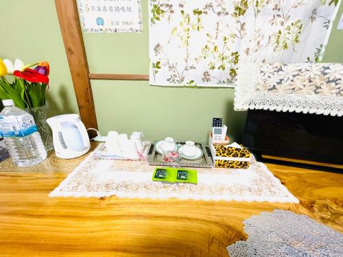 旅馆yo koにあるコーヒーまたはお茶