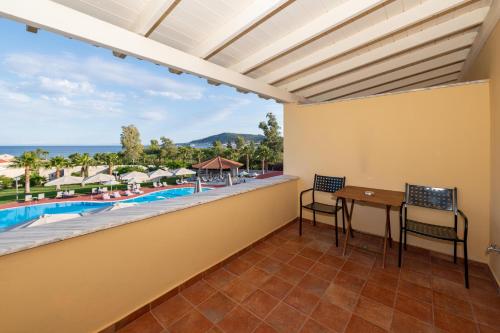 Bazén v ubytování Aktaion Resort nebo v jeho okolí