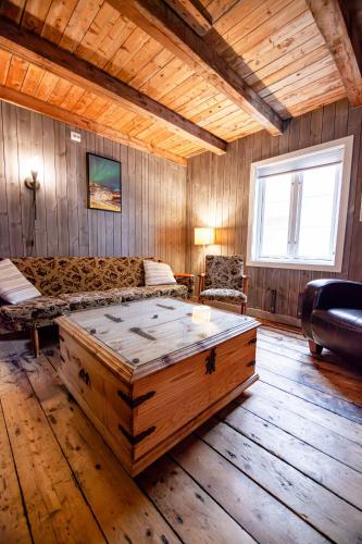 Ένα ή περισσότερα κρεβάτια σε δωμάτιο στο Tind seaside cabins