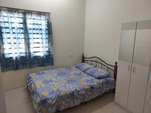 Postel nebo postele na pokoji v ubytování Bin Nor Homestay