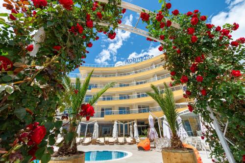 Bazén v ubytování Aphrodite Beach Hotel nebo v jeho okolí