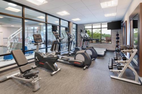Pusat kecergasan dan/atau kemudahan kecergasan di Courtyard by Marriott Pittsburgh Washington Meadow Lands