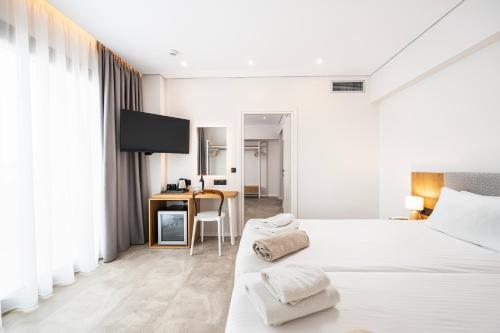 Athina Palace Resort & Spaにあるベッド