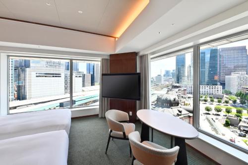 Postel nebo postele na pokoji v ubytování Marunouchi Hotel