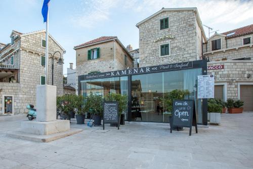 Pansion Kamenar 2