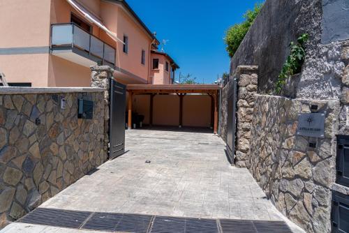 a driveway leading to a garage with a building at La Stella dei venti in Vico Equense
