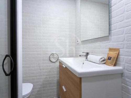 Charming Compact Flat for 2 - Gracia Barcelona Center