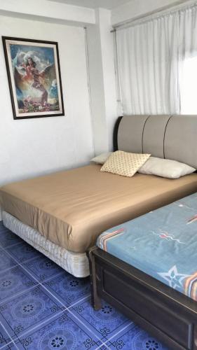 two beds sitting next to each other in a bedroom at Glass Palace House Rental in San Vicente