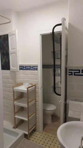 a bathroom with a toilet and a sink at Apartament Pavellons València in Benasal