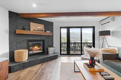 Fotografie z fotogalerie ubytování Modern Warm Condo with Views of Mont Tremblant v destinaci Mont-Tremblant