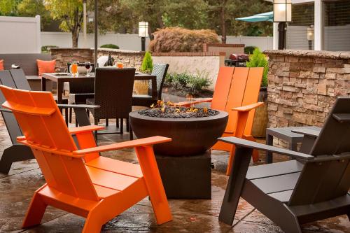 a group of chairs and a fire pit on a patio at Residence Inn by Marriott Portland South-Lake Oswego in Lake Oswego