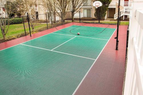 a tennis court with a ball on it at Residence Inn by Marriott Portland South-Lake Oswego in Lake Oswego