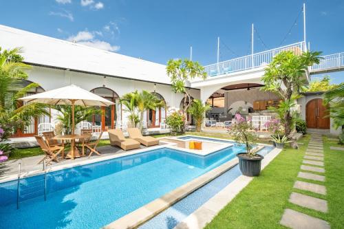 Πισίνα στο ή κοντά στο Cove Ume Nerus Residences & Villa