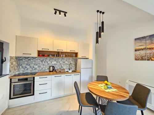 Kuchyň nebo kuchyňský kout v ubytování Harmony Garden Apartments