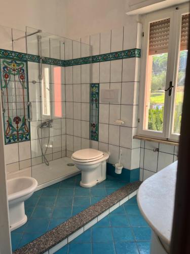 a bathroom with a toilet and a tub and a sink at Casa Giovenza in Porto Azzurro