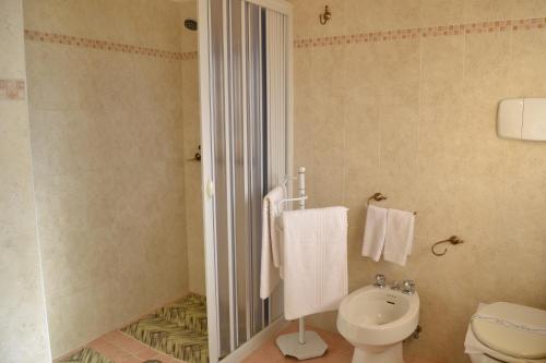 Ett badrum på Hotel Canusium