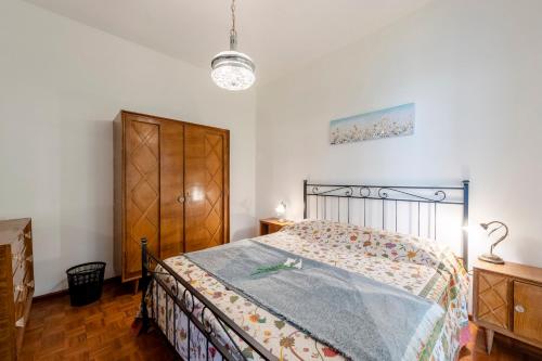 Postel nebo postele na pokoji v ubytování Lago Azzurro Infinity View - Happy Rentals