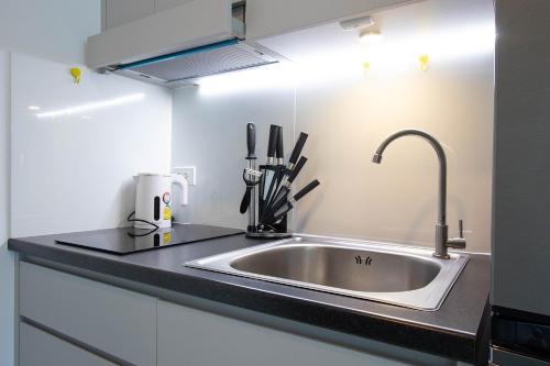 Η κουζίνα ή μικρή κουζίνα στο Mantra Beach condominium M229