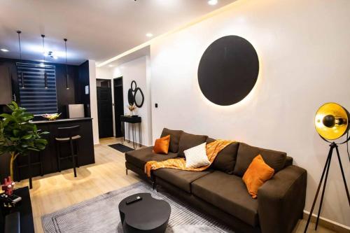Posezení v ubytování Andrena Smart Haven Lakeside Condo in Entebbe