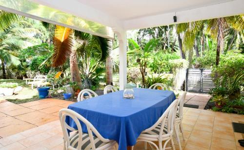 a blue table and chairs on a patio at L'Oase de Riambel in Riambel