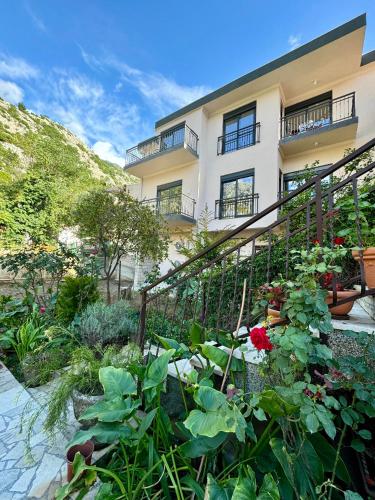 Harmony Garden Apartments photo 2