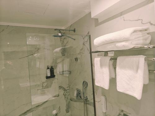 Un baño de Ibiscus Hotel