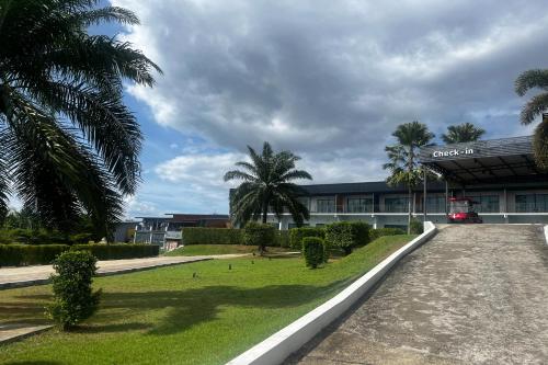 Hideaway Private Residence Near Rajjaprabha Damにある庭