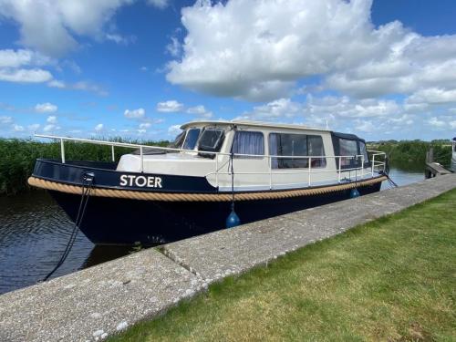 Gallery image of Boat Stoer - niet om mee te varen in Jutrijp