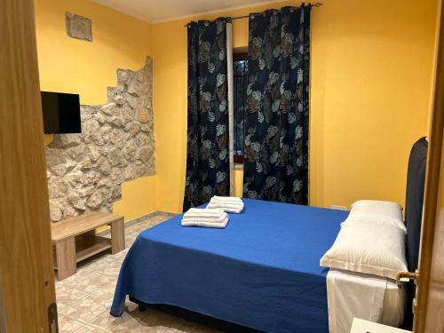 Postel nebo postele na pokoji v ubytování Domus Arco Romano