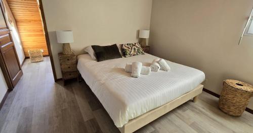 a bedroom with a bed with two teddy bears on it at Maison vue mer Crozon - Jacuzzi - Sauna in Crozon