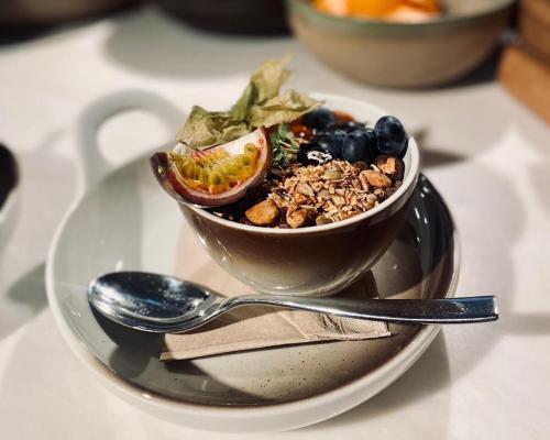 ホテルの敷地内または近くでの食事または食べ物