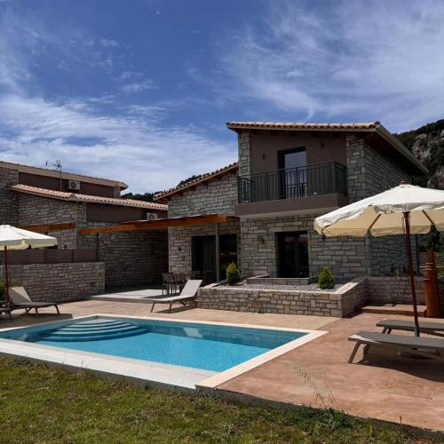 Πισίνα στο ή κοντά στο Iris Villas Complex