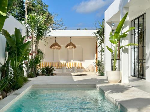 Kolam renang di atau dekat dengan Dolce villas in Bingin