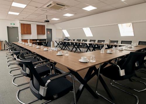 a large conference room with a long table and chairs at Hotel Erve Hulsbeek in Oldenzaal