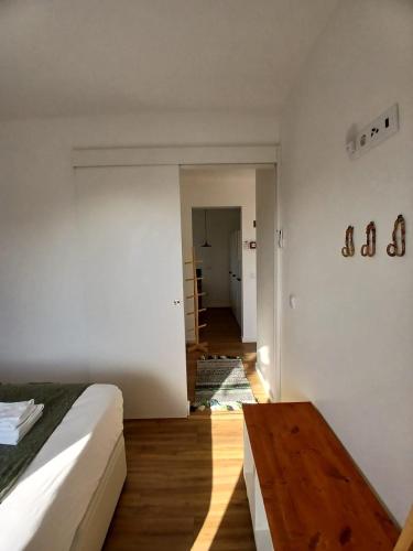 Ένα ή περισσότερα κρεβάτια σε δωμάτιο στο Azen Cool House