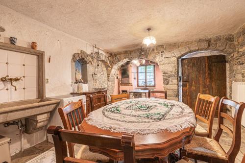 Galería fotográfica de Rustic House Luin - Happy Rentals en Štanjel
