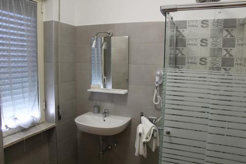 A bathroom at Otto&Mezzo B&B