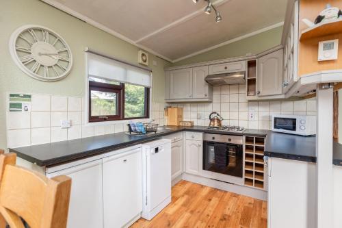 Dapur atau dapur kecil di Rocklands Lodges