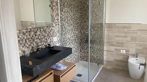 a bathroom with a black sink and a shower at maraneri rooms in Bovalino Marina