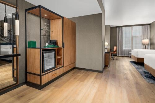 a hotel room with a bed and a room with a bed sqor at Hotel Indigo Vancouver Dwtn - Portland Area by IHG in Vancouver
