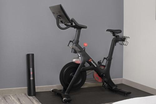 an exercise bike in a room next to a wall at Hilton Garden Inn Lake Forest Mettawa in Lake Forest