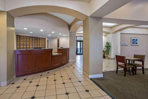 a lobby with a bar and a table and chairs at La Quinta by Wyndham New Haven in New Haven