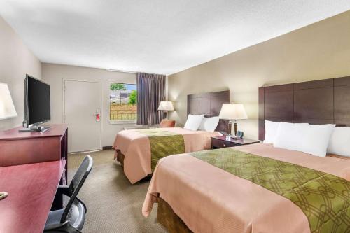 Ένα ή περισσότερα κρεβάτια σε δωμάτιο στο Econo Lodge Lynchburg